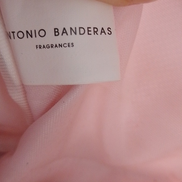 ANTONIO BANDERAS - Picture 10 of 12